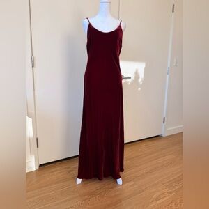 Elegant Burgundy Maxi Dress